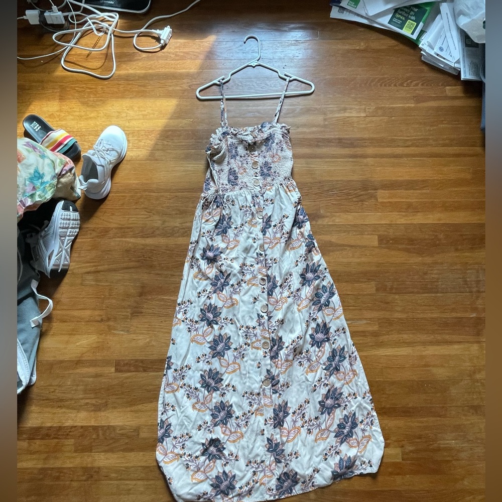 Angie Smocked Floral Dress. Size Large. Maxi Dress.